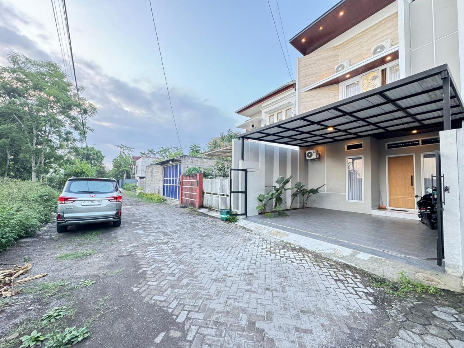 Griya Mahoni Palagan Homestay Jogja Ngaglik Exterior photo
