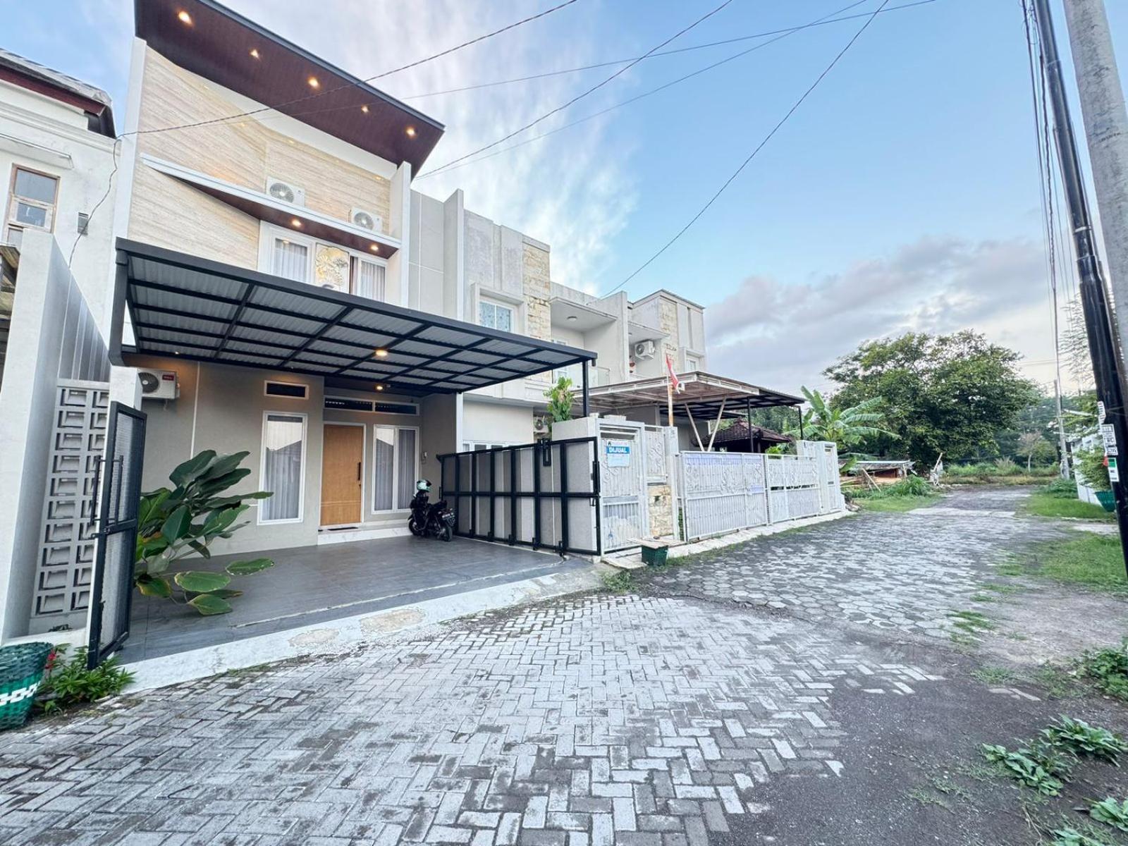 Griya Mahoni Palagan Homestay Jogja Ngaglik Exterior photo
